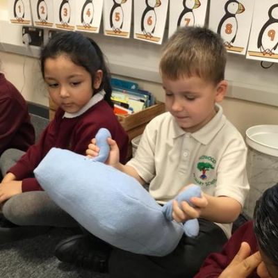 Jigsaw with Jenie in Reception